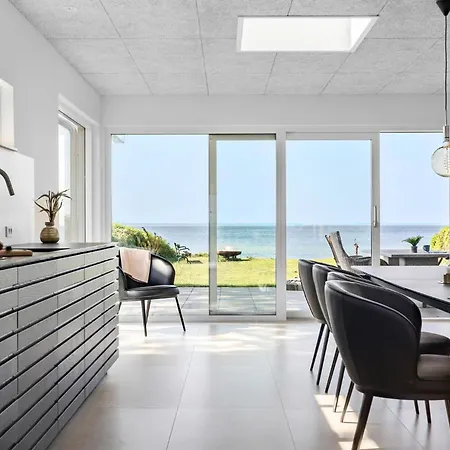 Сasa de vacaciones 3 Bedroom Lovely In